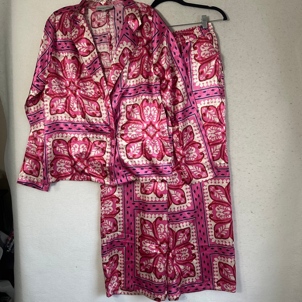 Alex & Parker Pink Medallion Paisley Satin Pajama Set Womens Medium AP61452